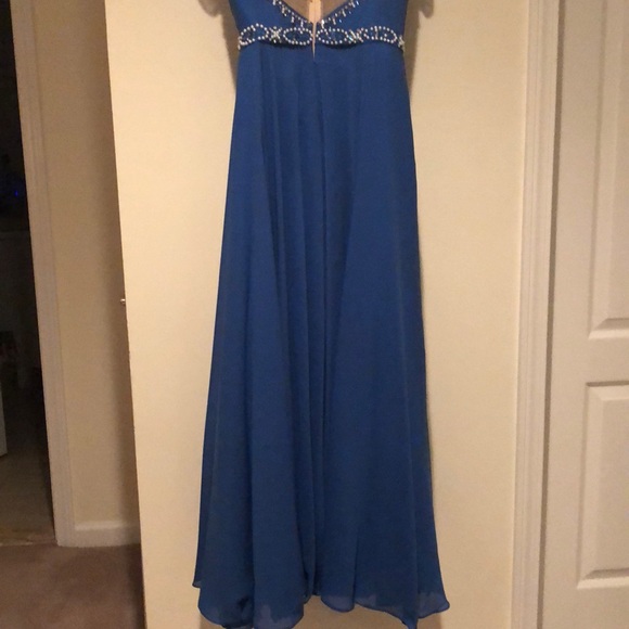 Ball Dress - Picture 3 of 6